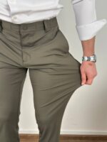 maslinaste ultra flex pantalone bočni prikaz kroja