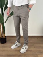 ultra flex pantalone svetlo sive boje slim fit spreda