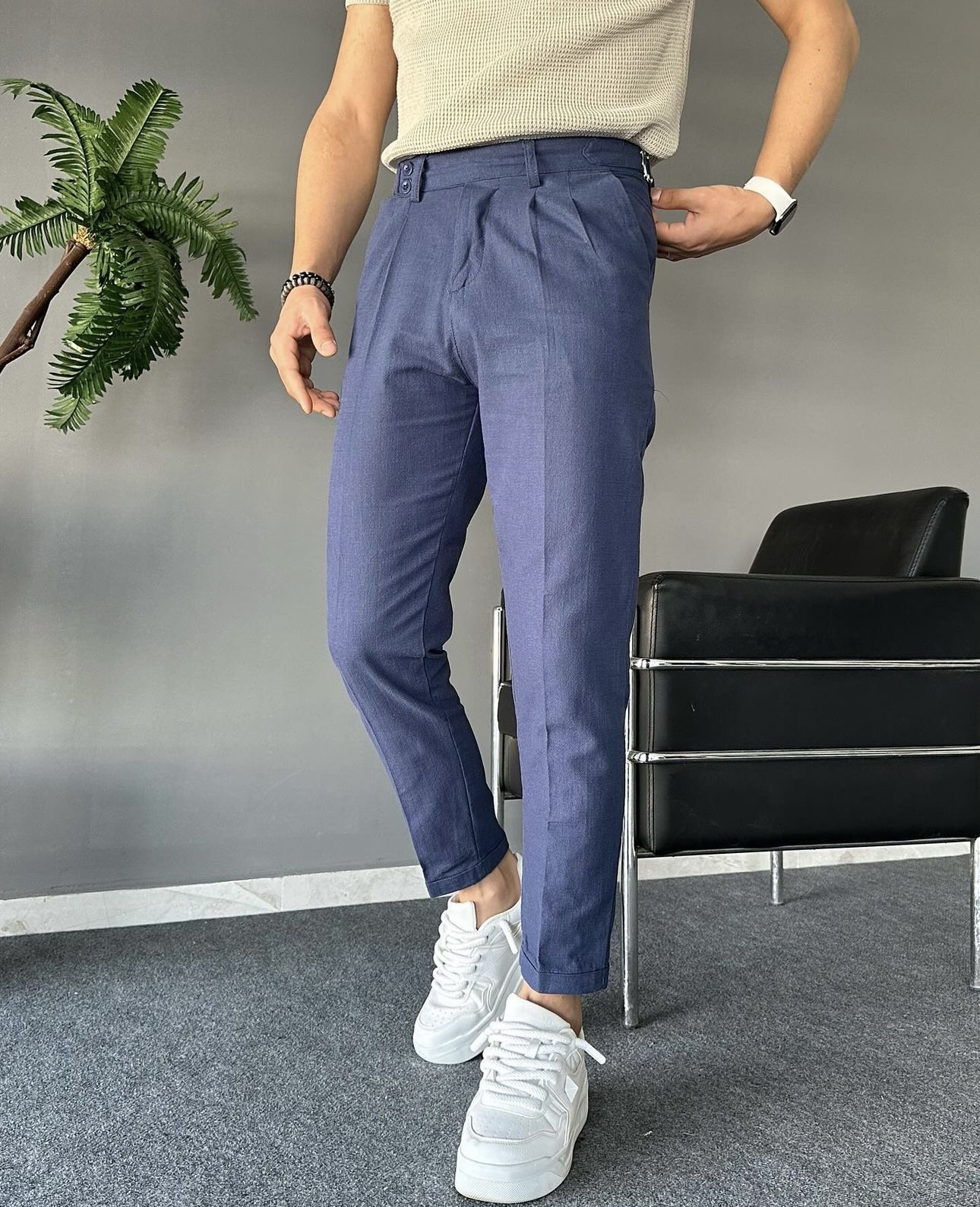 Screenshot Teget elegantne muške pantalone P3938, frontalni snimak modela u celosti
