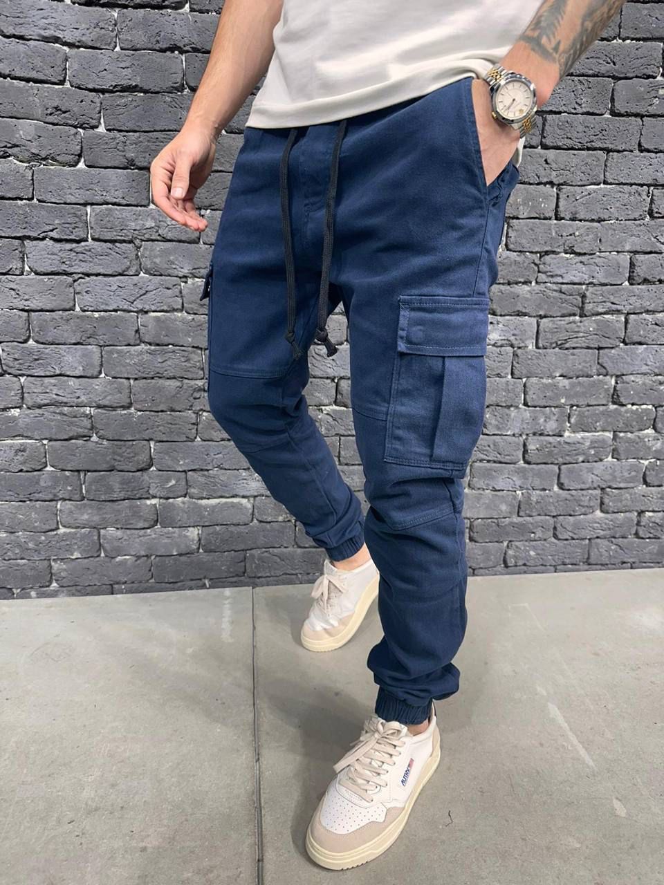 teget-muske-dzeparke-p3081-09-slika-1-glavna Teget muške džeparke P3081, frontalni snimak modela u celosti sa belim sneakerima