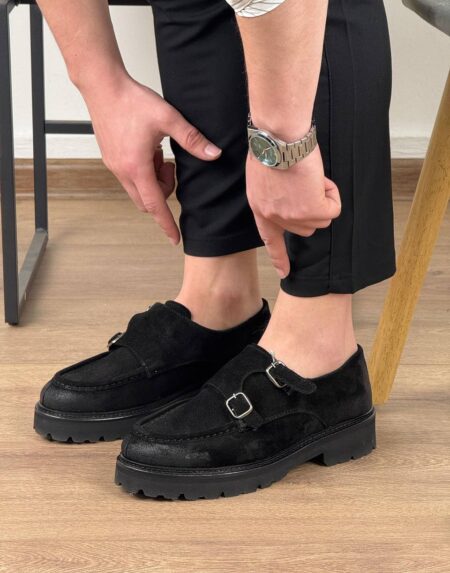 Muške cipele Taylor crne na modelu uz tamne pantalone, čeoni statični prikaz