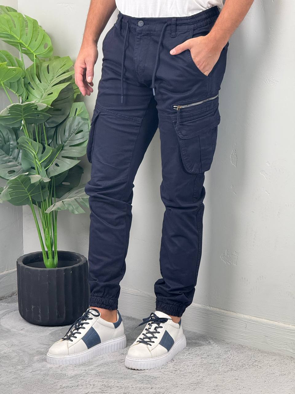 muske-kargo-pantalone-sa-zip-dzepom-teget-p6998-09-slika-1-glavna Muške kargo pantalone sa zip džepom - Slika 1